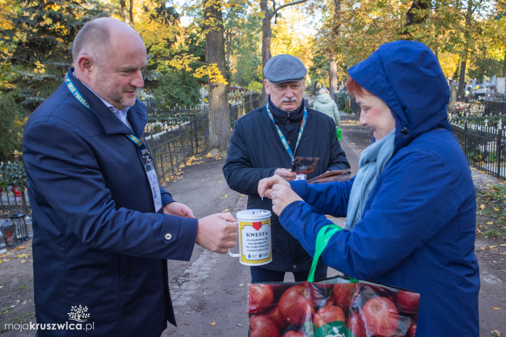 Na cmentarzach ruszyły kwesty. Wspominamy zmarłych