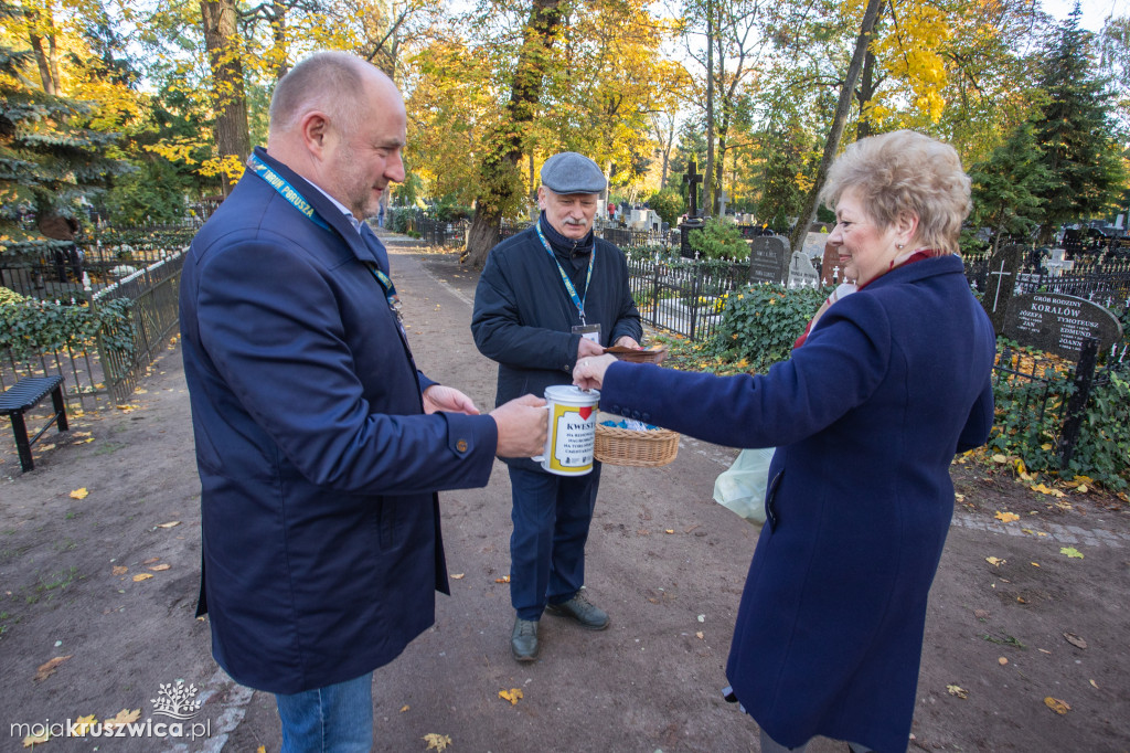Na cmentarzach ruszyły kwesty. Wspominamy zmarłych