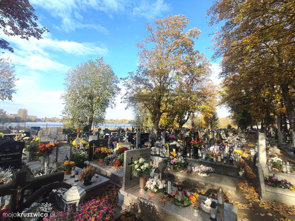 Zaduszki w Kruszwicy w obiektywie 