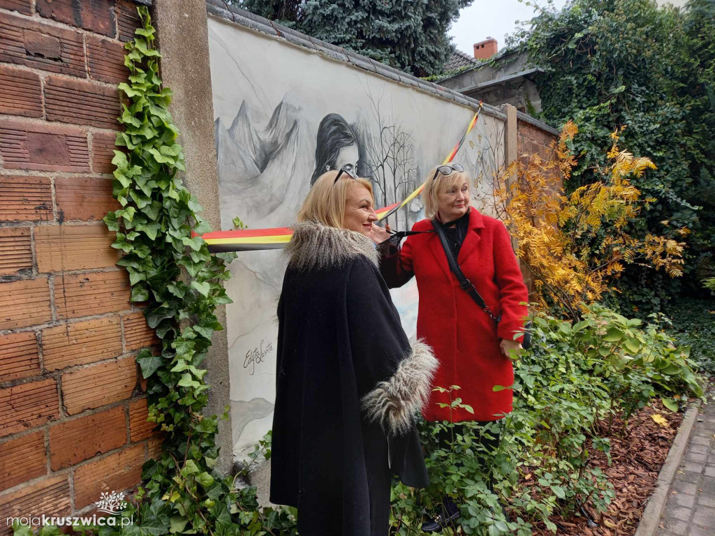Piękny mural i niezwykłe przedstawienie o Papuszy