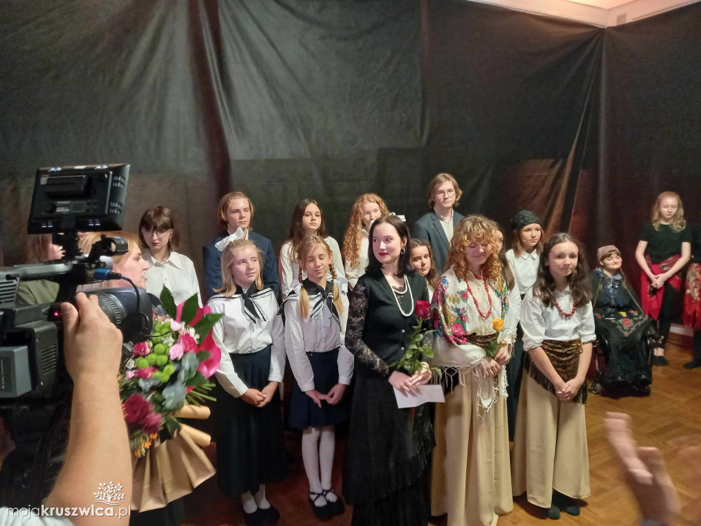 Piękny mural i niezwykłe przedstawienie o Papuszy