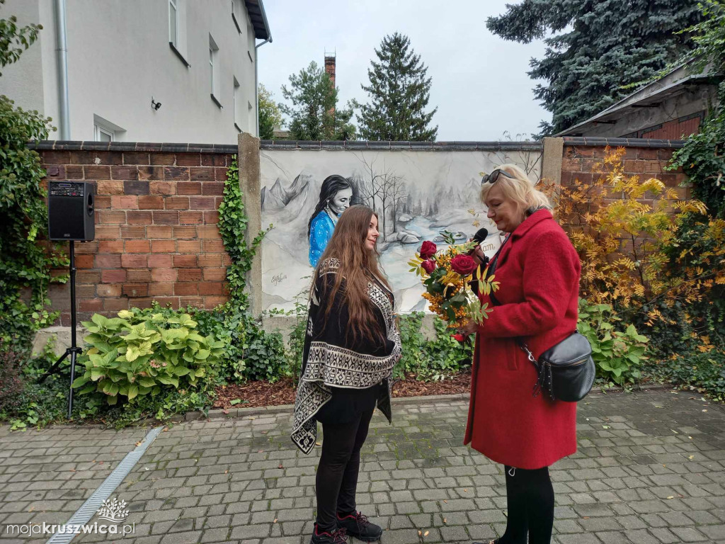 Piękny mural i niezwykłe przedstawienie o Papuszy