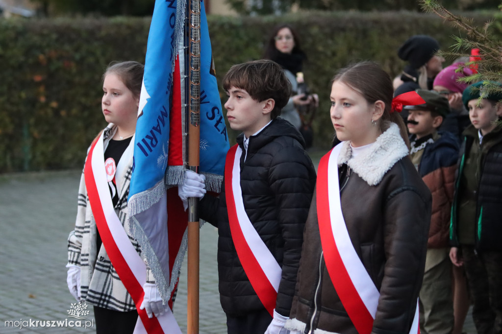 Sławsk Wielki. Społeczność szkoły i wsi dała wyraz patriotycznej postawy [ZDJĘCIA]