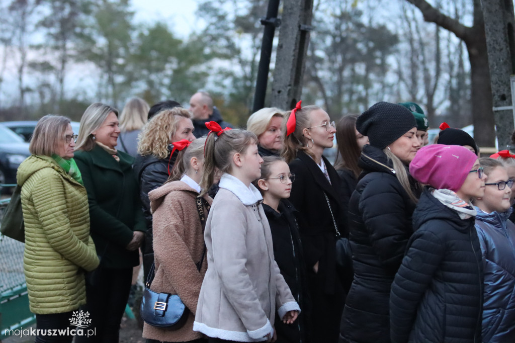 Sławsk Wielki. Społeczność szkoły i wsi dała wyraz patriotycznej postawy [ZDJĘCIA]
