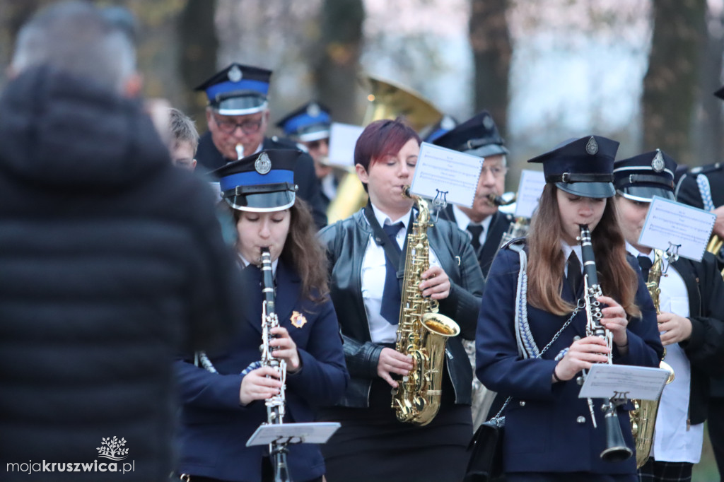 Sławsk Wielki. Społeczność szkoły i wsi dała wyraz patriotycznej postawy [ZDJĘCIA]