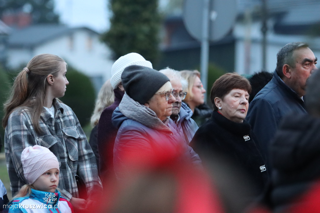 Sławsk Wielki. Społeczność szkoły i wsi dała wyraz patriotycznej postawy [ZDJĘCIA]