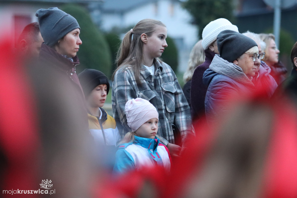 Sławsk Wielki. Społeczność szkoły i wsi dała wyraz patriotycznej postawy [ZDJĘCIA]