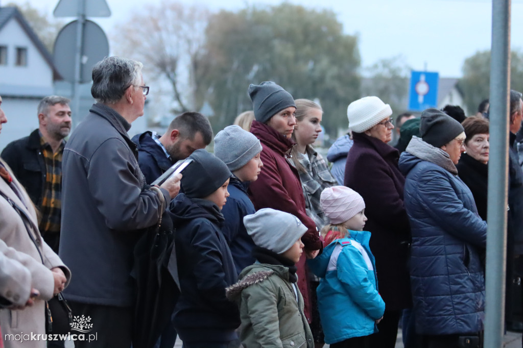 Sławsk Wielki. Społeczność szkoły i wsi dała wyraz patriotycznej postawy [ZDJĘCIA]