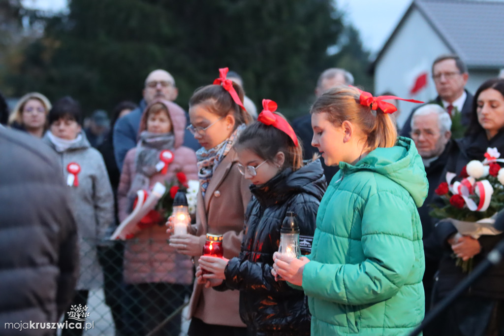 Sławsk Wielki. Społeczność szkoły i wsi dała wyraz patriotycznej postawy [ZDJĘCIA]