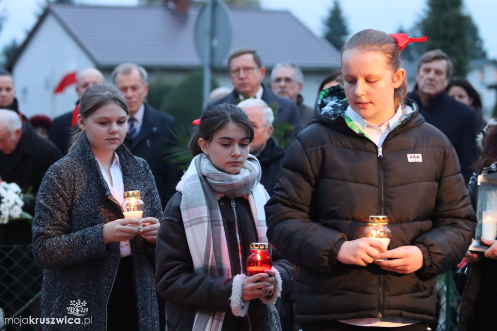 Sławsk Wielki. Społeczność szkoły i wsi dała wyraz patriotycznej postawy [ZDJĘCIA]