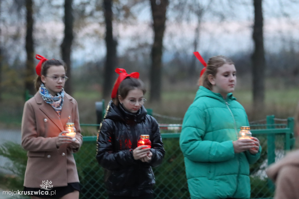 Sławsk Wielki. Społeczność szkoły i wsi dała wyraz patriotycznej postawy [ZDJĘCIA]