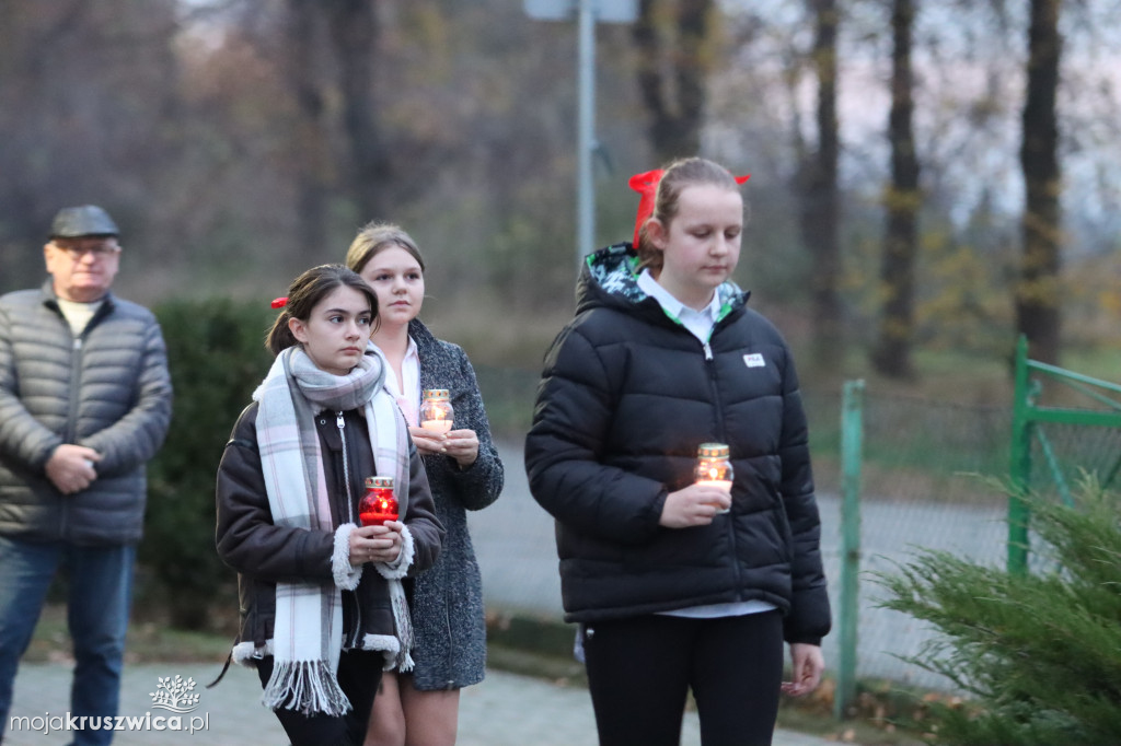 Sławsk Wielki. Społeczność szkoły i wsi dała wyraz patriotycznej postawy [ZDJĘCIA]