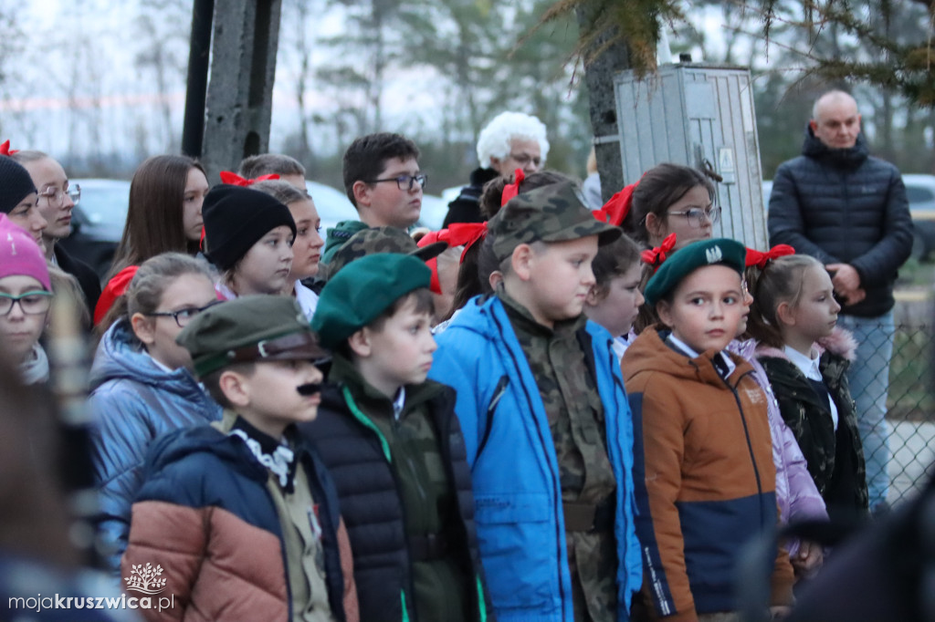 Sławsk Wielki. Społeczność szkoły i wsi dała wyraz patriotycznej postawy [ZDJĘCIA]