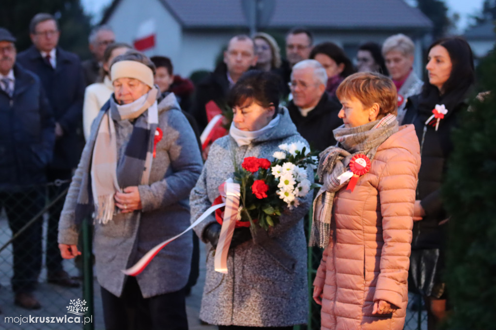 Sławsk Wielki. Społeczność szkoły i wsi dała wyraz patriotycznej postawy [ZDJĘCIA]