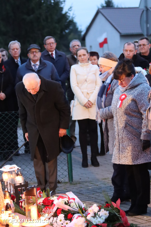 Sławsk Wielki. Społeczność szkoły i wsi dała wyraz patriotycznej postawy [ZDJĘCIA]