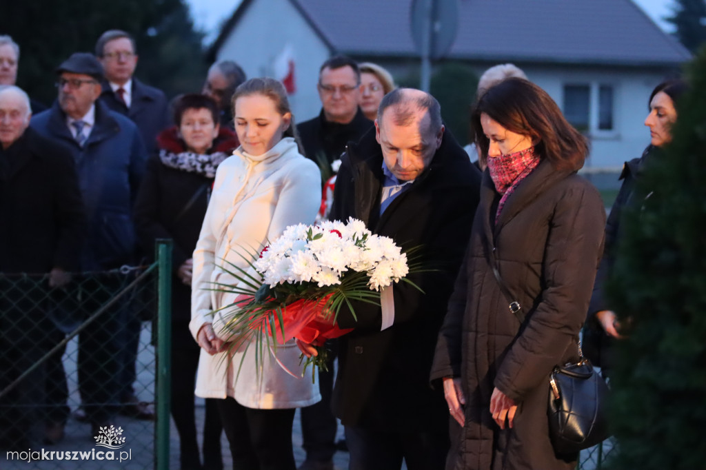 Sławsk Wielki. Społeczność szkoły i wsi dała wyraz patriotycznej postawy [ZDJĘCIA]