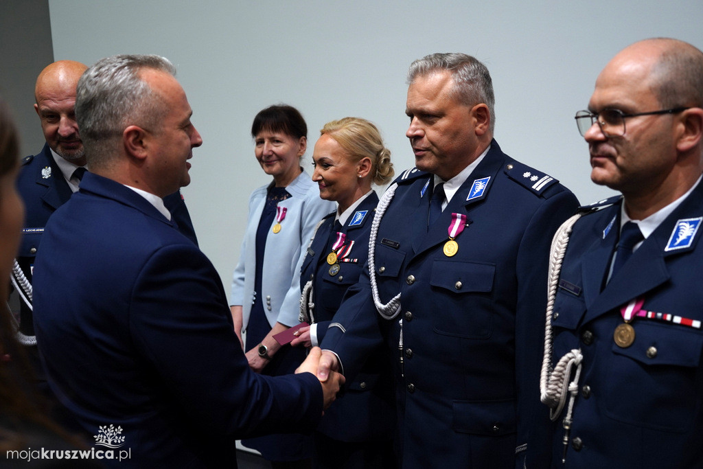 Policjanci i pracownicy Komendy Powiatowej Policji w Inowrocławiu wyróżnieni