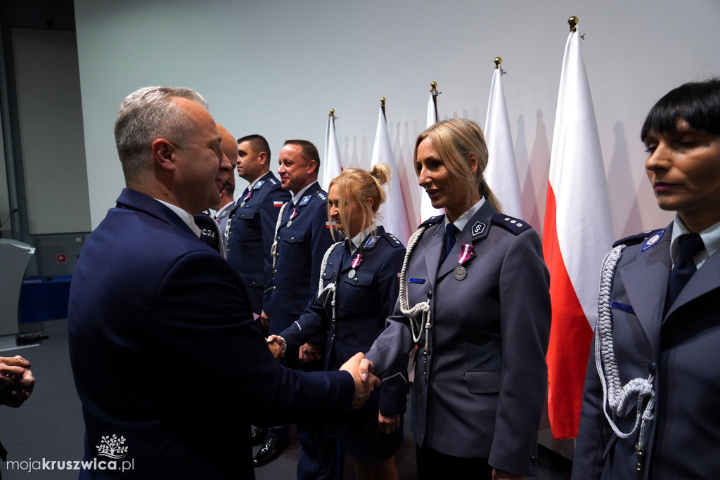 Policjanci i pracownicy Komendy Powiatowej Policji w Inowrocławiu wyróżnieni