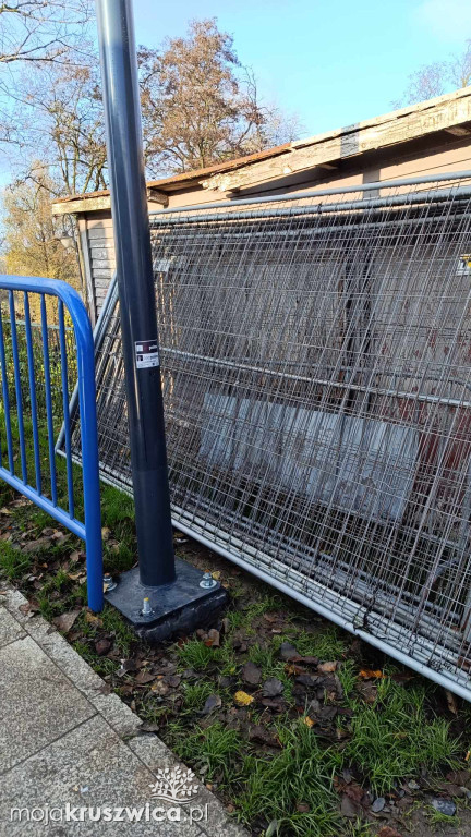 Barierki na moście w Kruszwicy zamontowane [AKTUALNE ZDJĘCIA]