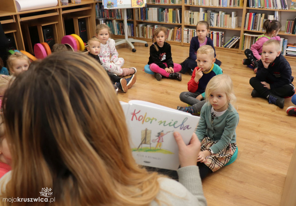 Dzieci z Przedszkola Samorządowego im. Ewy Lewańskiej z wizytą w bibliotece