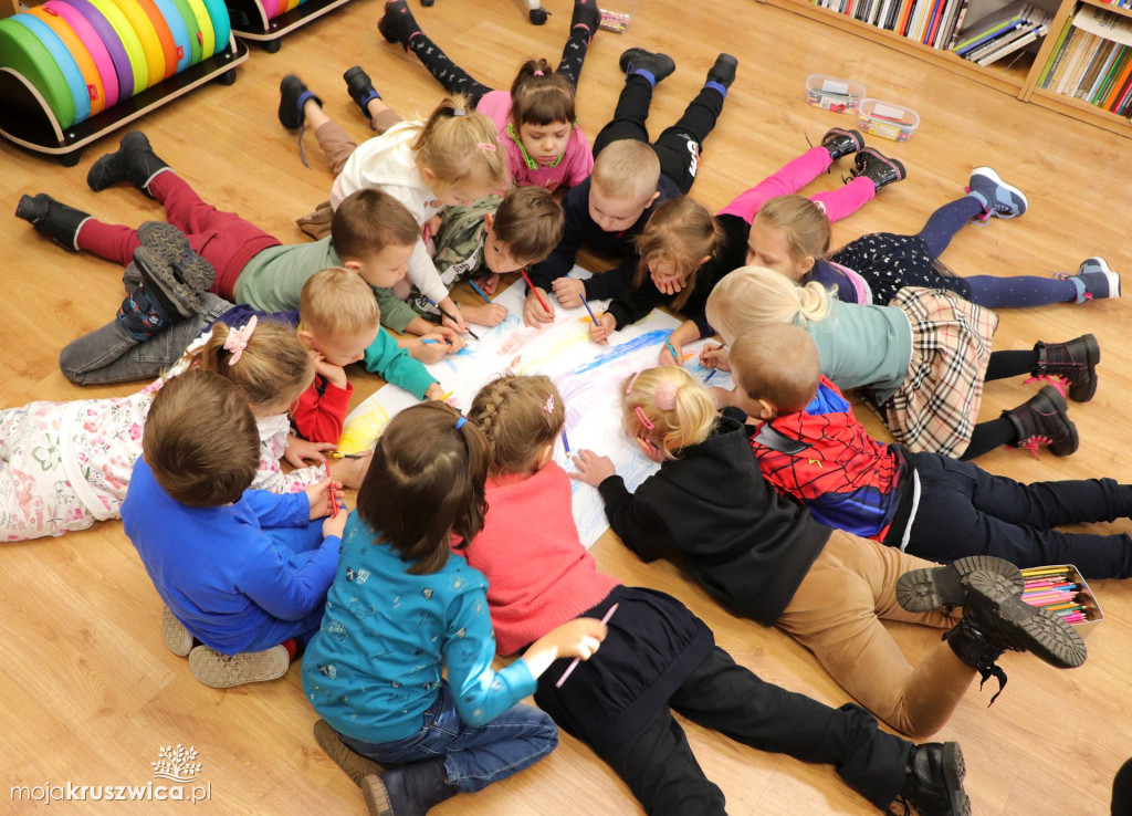 Dzieci z Przedszkola Samorządowego im. Ewy Lewańskiej z wizytą w bibliotece