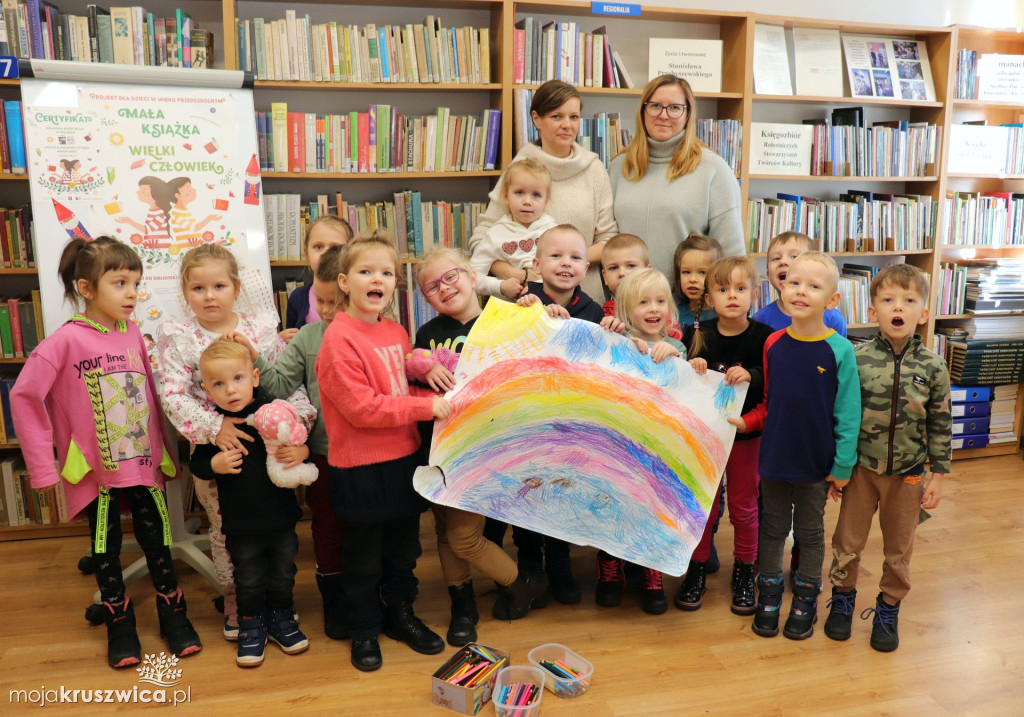 Dzieci z Przedszkola Samorządowego im. Ewy Lewańskiej z wizytą w bibliotece