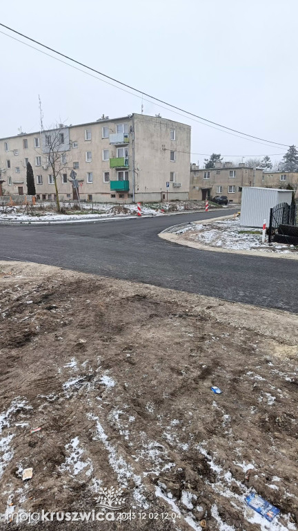 Tarnówko: Prace związane z utwardzeniem drogi i budową chodników dobiegają końca