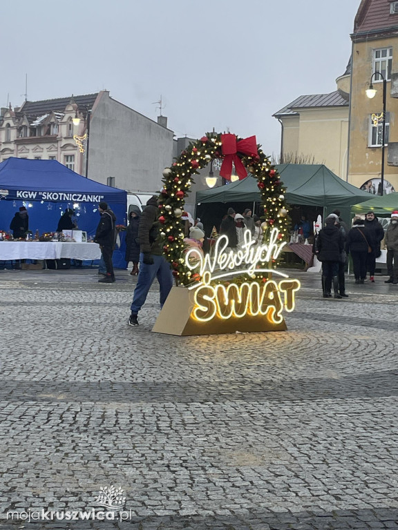 W Kruszwicy trwa świąteczna impreza bożonarodzeniowa! [FOTO]