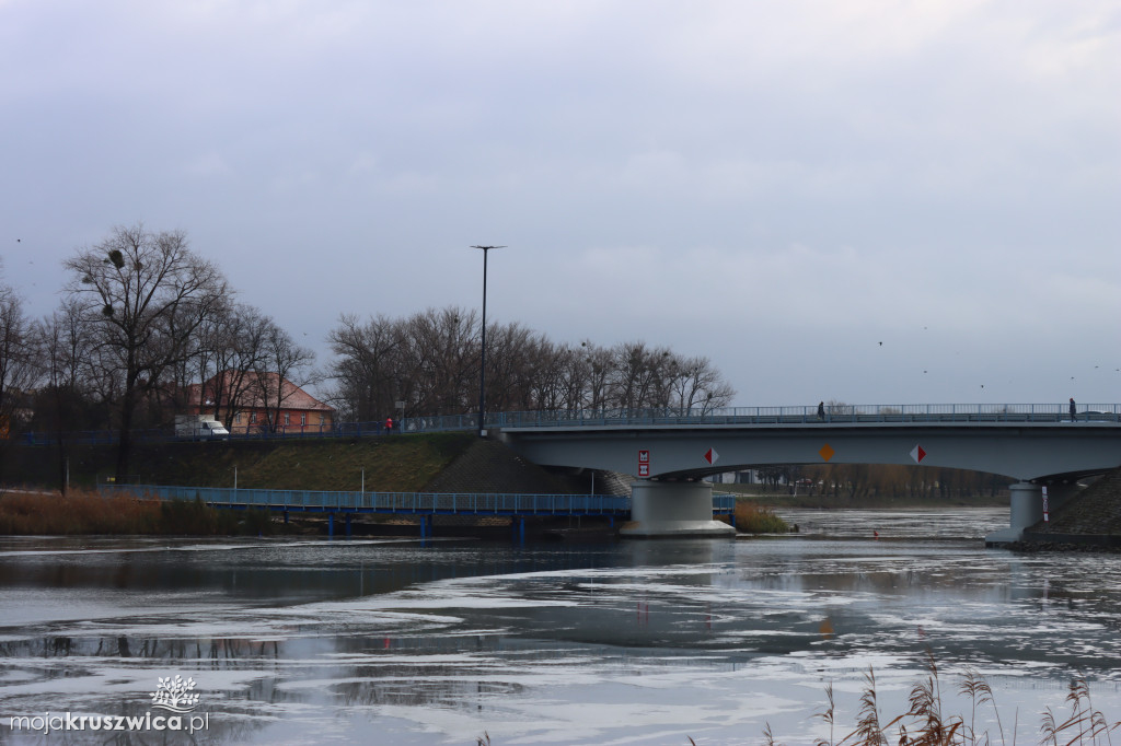 Przeszliśmy się kładką pod mostem w Kruszwicy! Zobaczcie jak wygląda [FOTO+VIDEO]