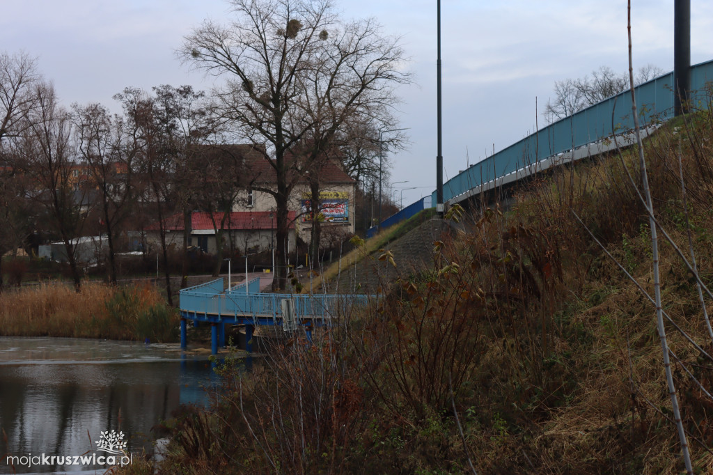 Przeszliśmy się kładką pod mostem w Kruszwicy! Zobaczcie jak wygląda [FOTO+VIDEO]