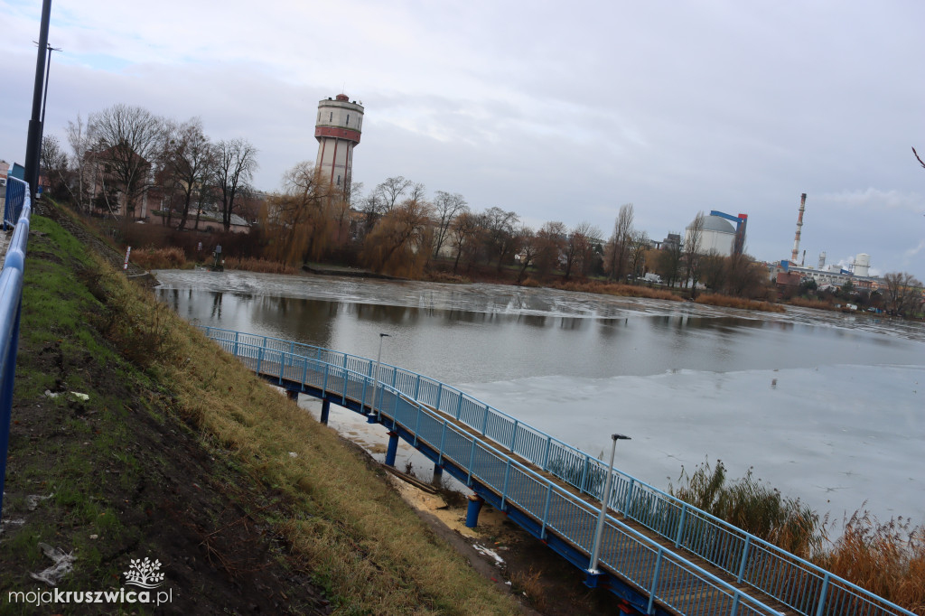 Przeszliśmy się kładką pod mostem w Kruszwicy! Zobaczcie jak wygląda [FOTO+VIDEO]