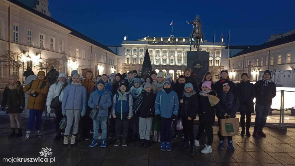 Uczniowie z Polanowic udali się do Warszawy [ZDJĘCIA]