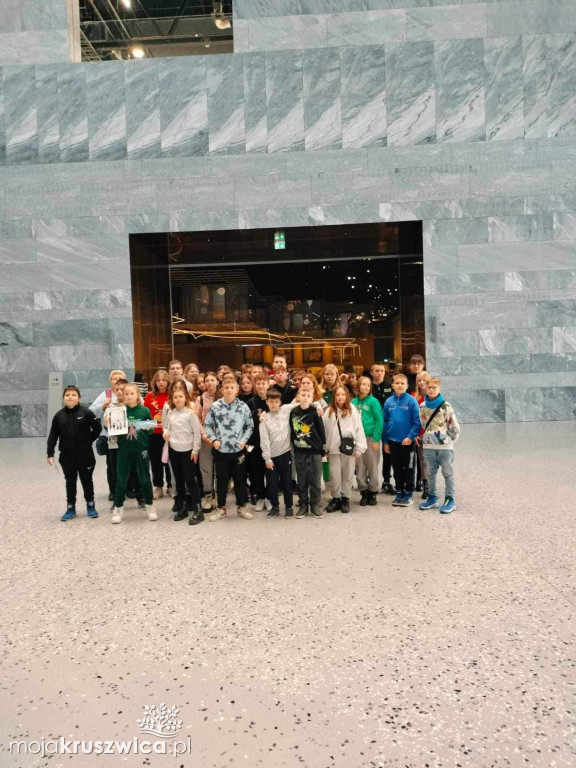 Uczniowie z Polanowic udali się do Warszawy [ZDJĘCIA]
