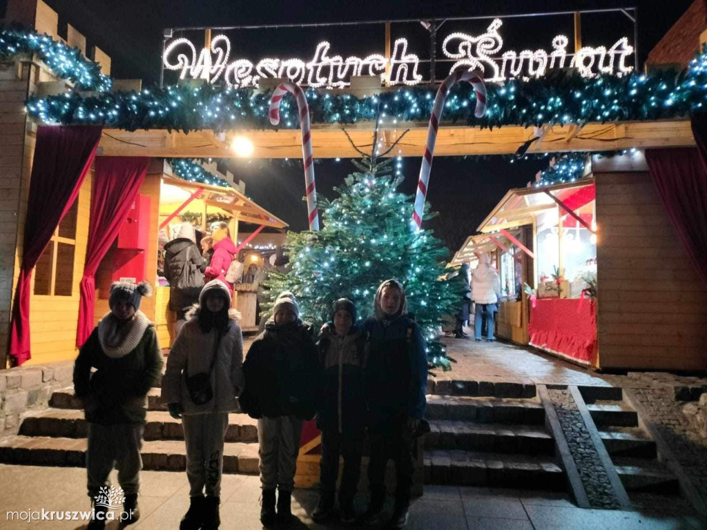 Uczniowie z Polanowic udali się do Warszawy [ZDJĘCIA]