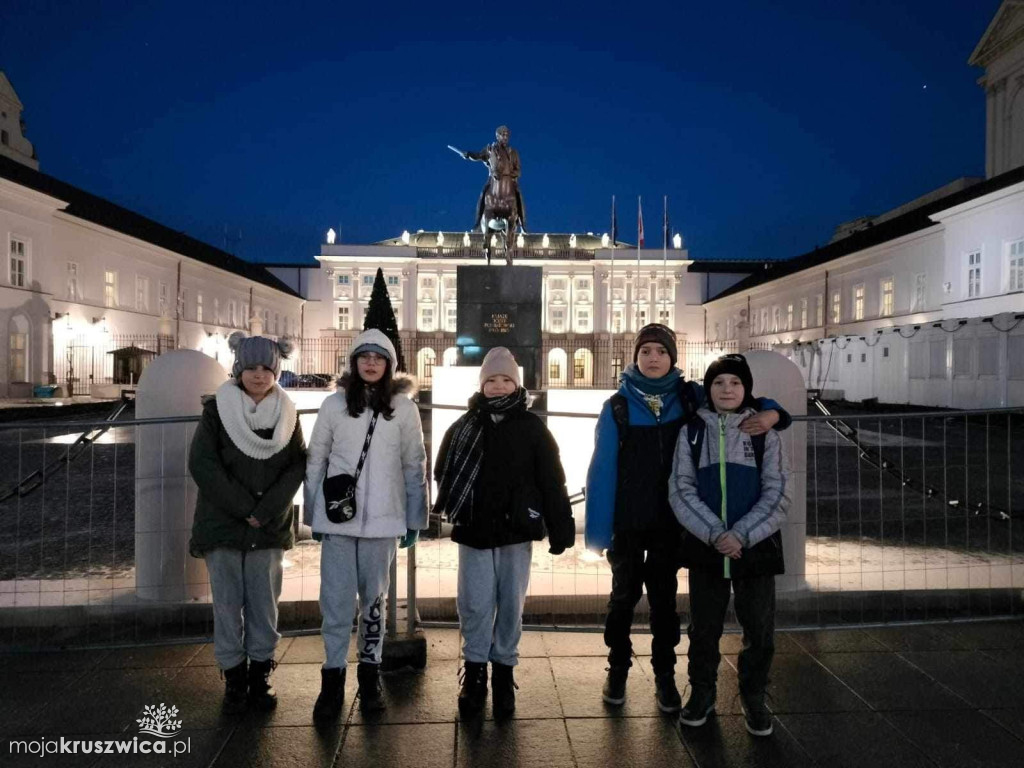Uczniowie z Polanowic udali się do Warszawy [ZDJĘCIA]