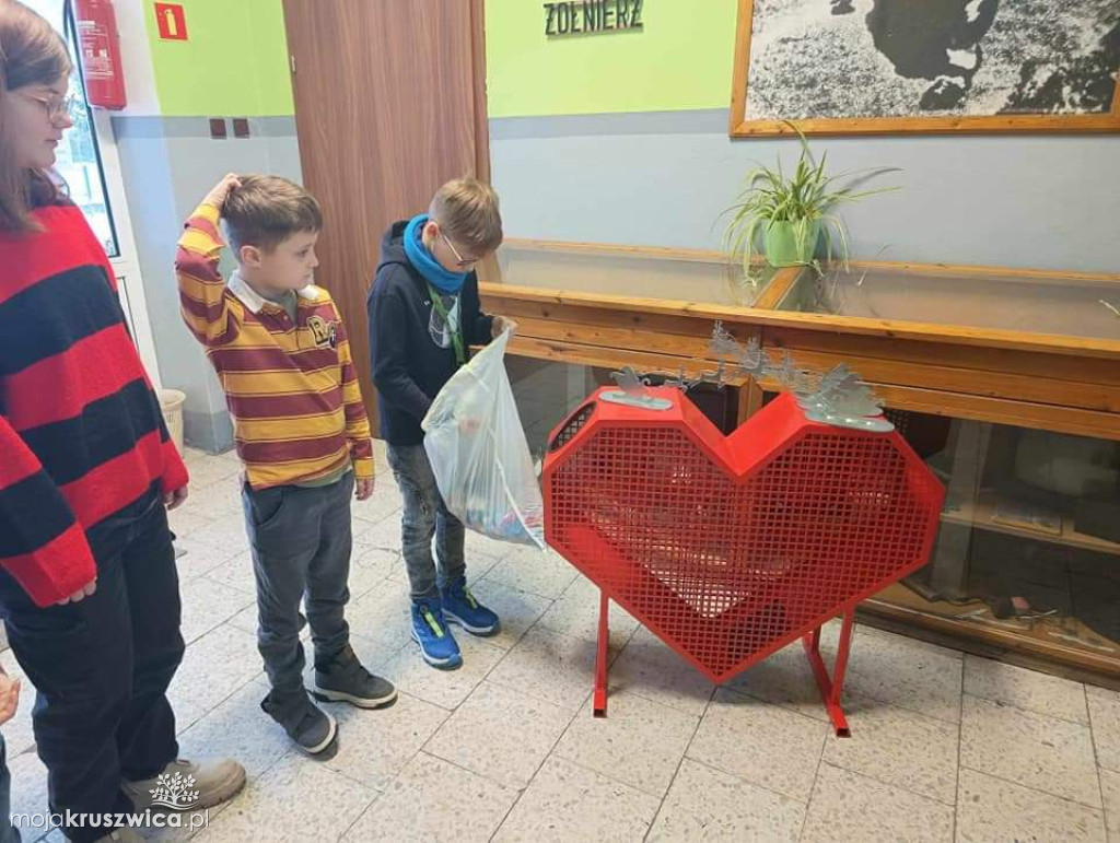 Mikołajkowy dar dla szkoły Podstawowej im. Janusza Kusocińskiego w Polanowicach