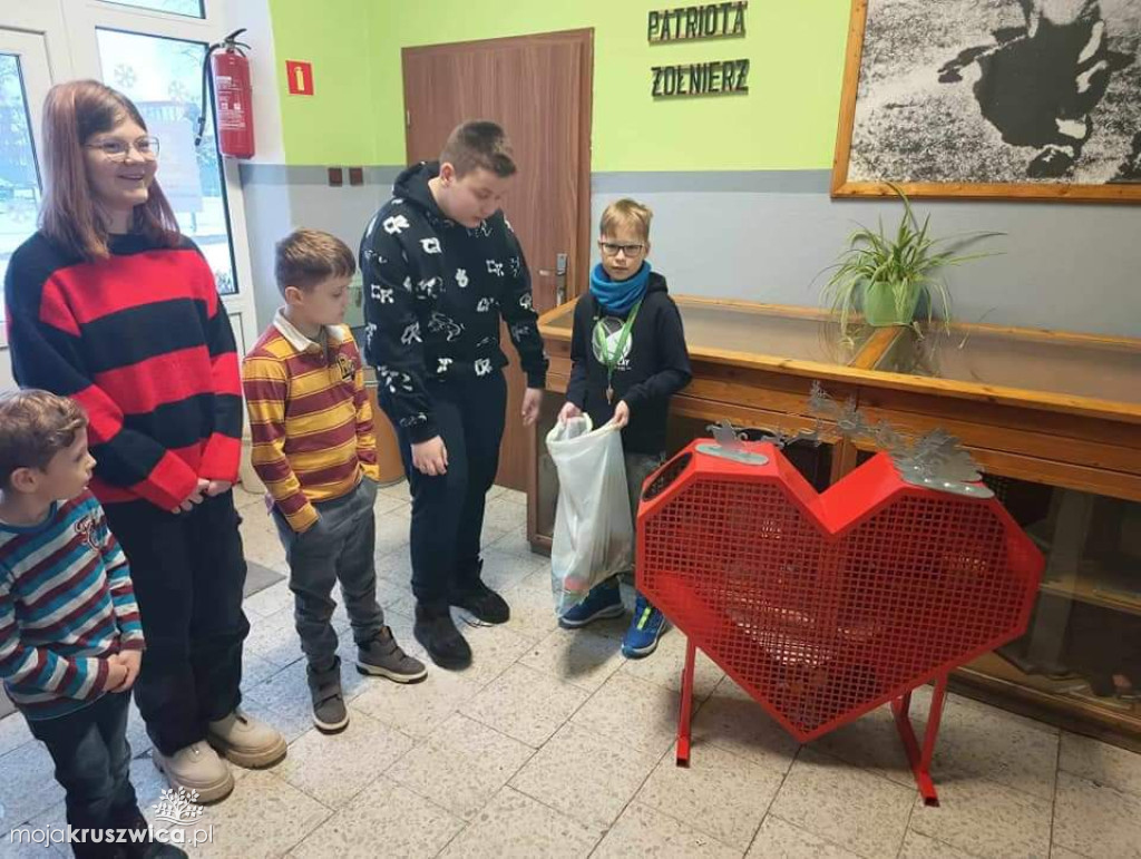Mikołajkowy dar dla szkoły Podstawowej im. Janusza Kusocińskiego w Polanowicach