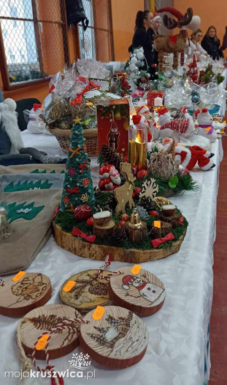 Kiermasz Świąteczny w Szkole Podstawowej w Polanowicach