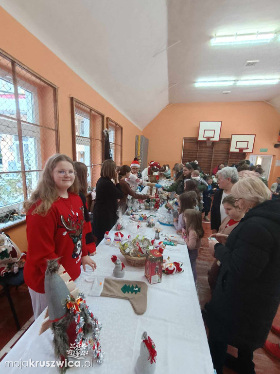 Kiermasz Świąteczny w Szkole Podstawowej w Polanowicach