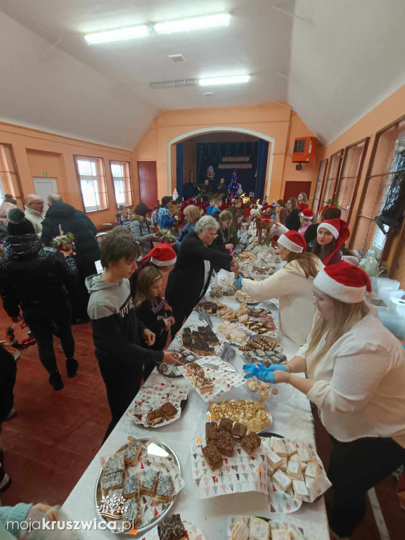Kiermasz Świąteczny w Szkole Podstawowej w Polanowicach