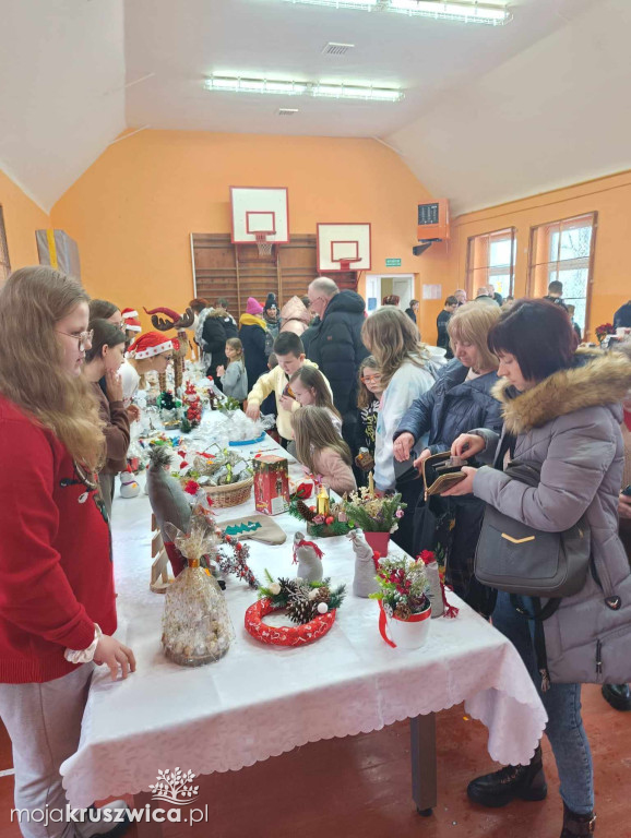 Kiermasz Świąteczny w Szkole Podstawowej w Polanowicach