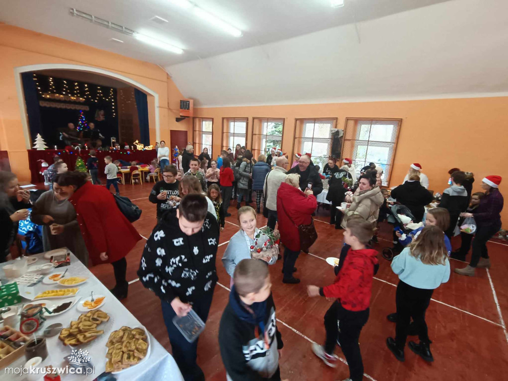 Kiermasz Świąteczny w Szkole Podstawowej w Polanowicach