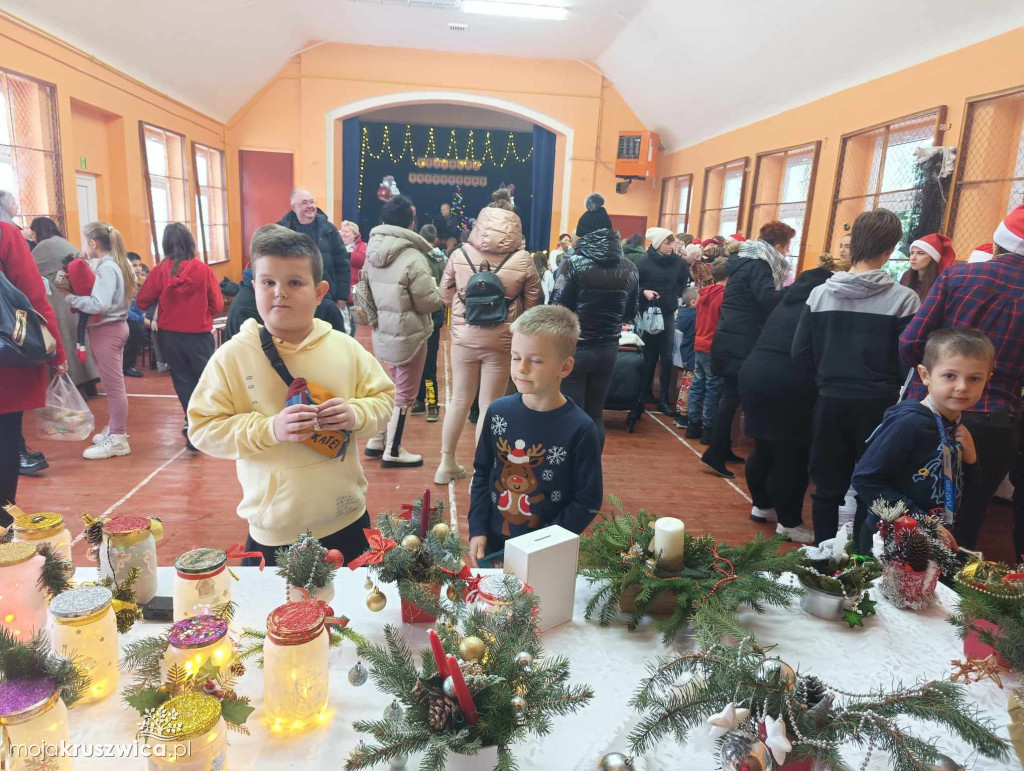 Kiermasz Świąteczny w Szkole Podstawowej w Polanowicach