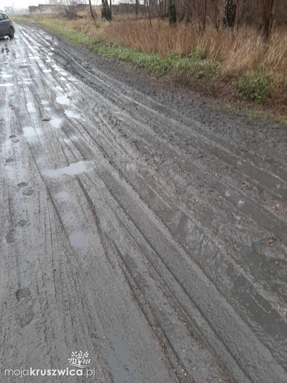 Mieszkańcy znów zwracają uwagę na zniszczoną drogę wiejską w Maszenicach