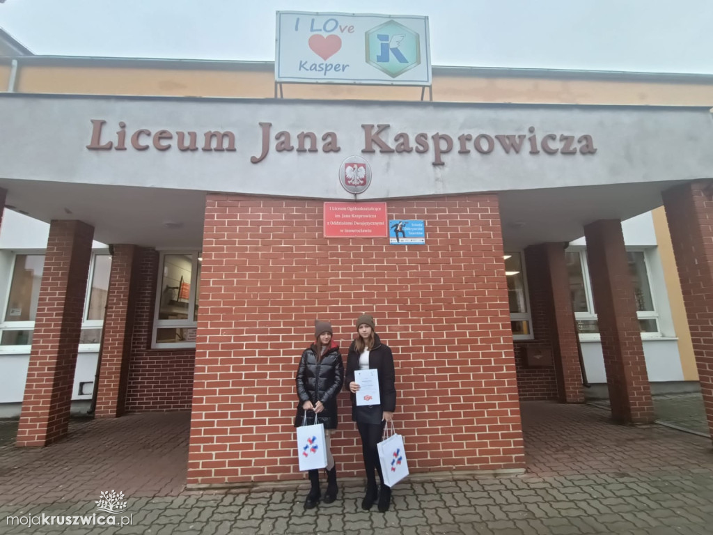 Literackie sukcesy Mai Adamczyk i Julii Jakubowskiej uczennic SP Chełmce