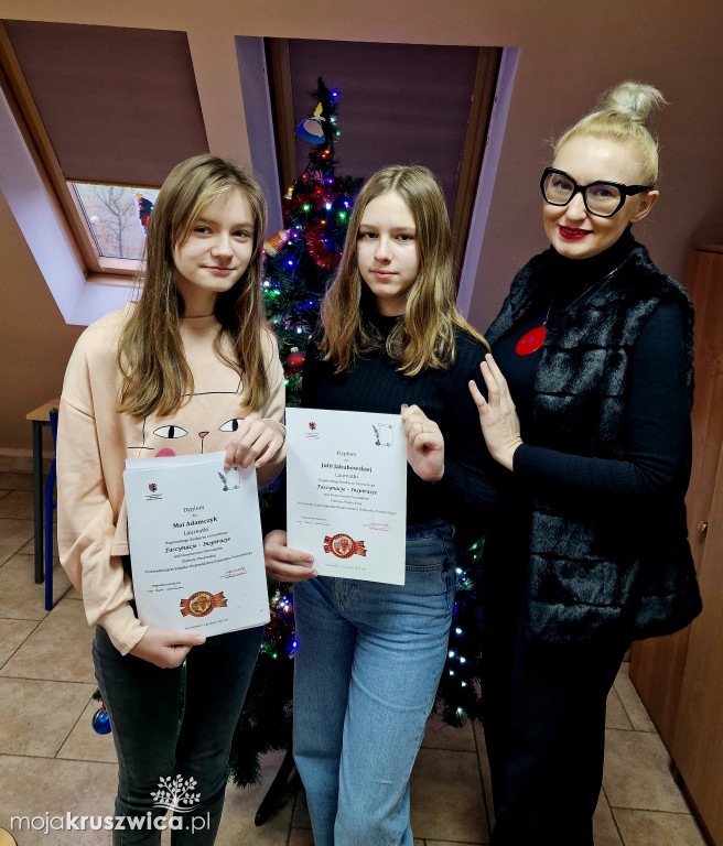 Literackie sukcesy Mai Adamczyk i Julii Jakubowskiej uczennic SP Chełmce
