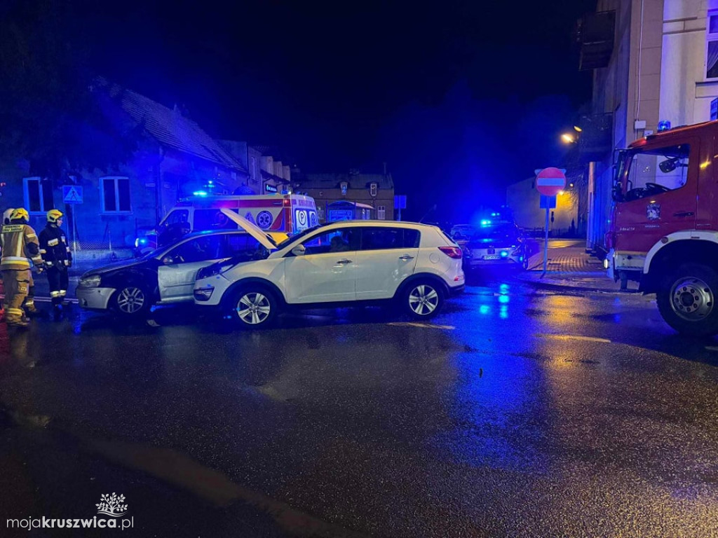 Wieczorna kraksa w Kruszwicy [FOTO]