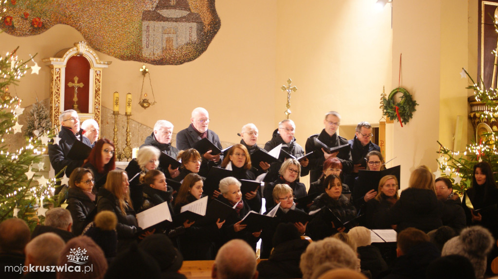 Kolędowanie w kościele św. Teresy od Dzieciątka Jezus w Kruszwicy