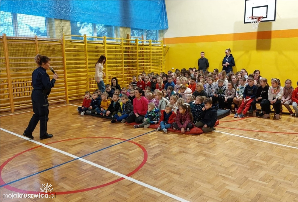 Policjantka o bezpieczeństwie podczas ferii