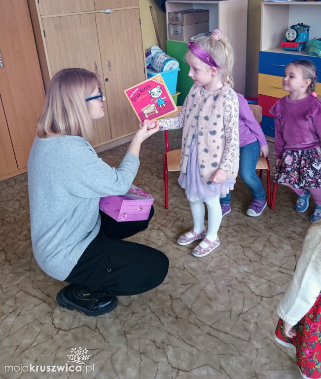 Wola Wapowska: Rozpoczął się nowy cykl spotkań z książkami pt. „Podróże z walizką